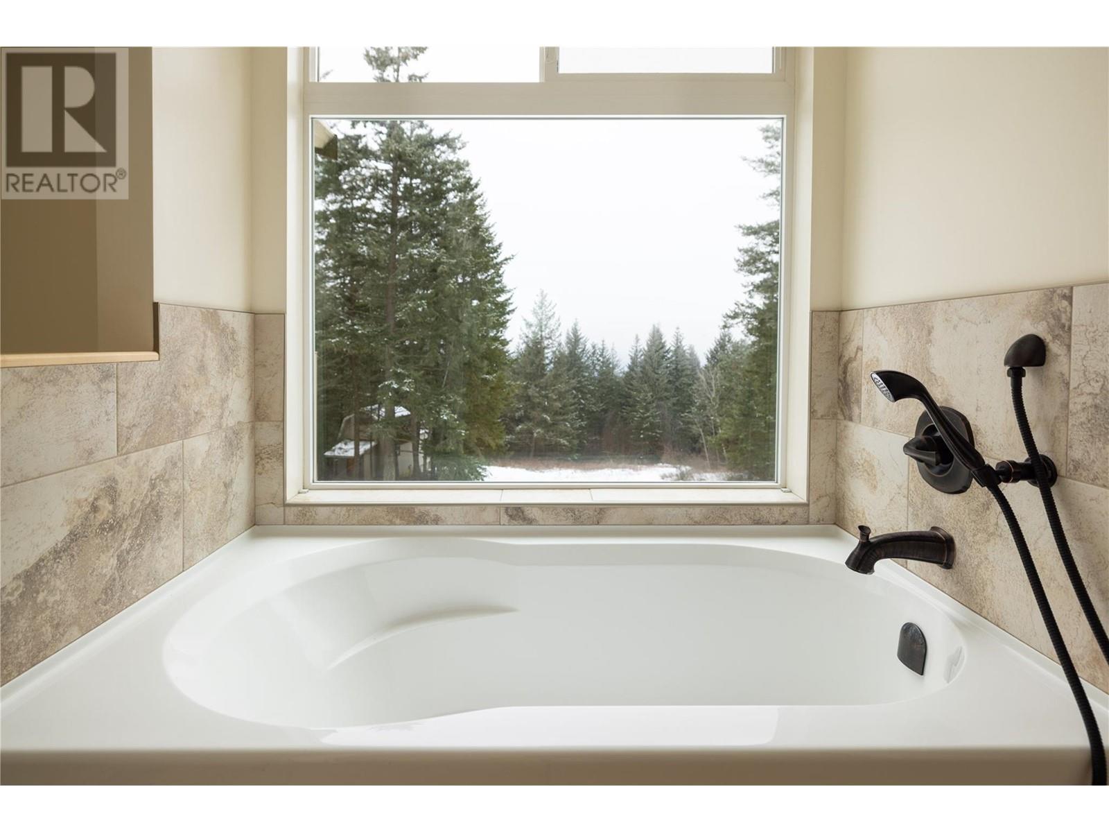  7868 Wallace Road, Vernon