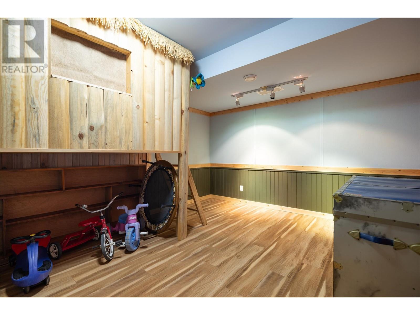  7868 Wallace Road, Vernon