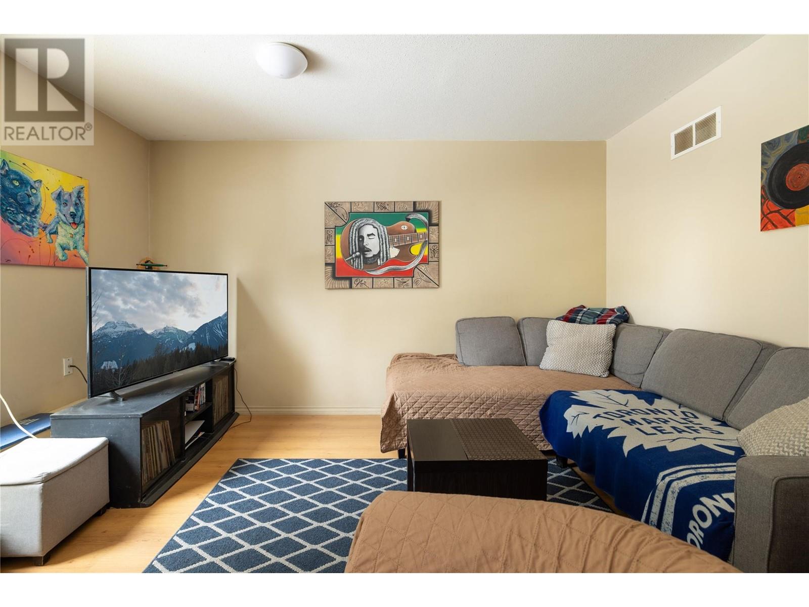  7868 Wallace Road, Vernon