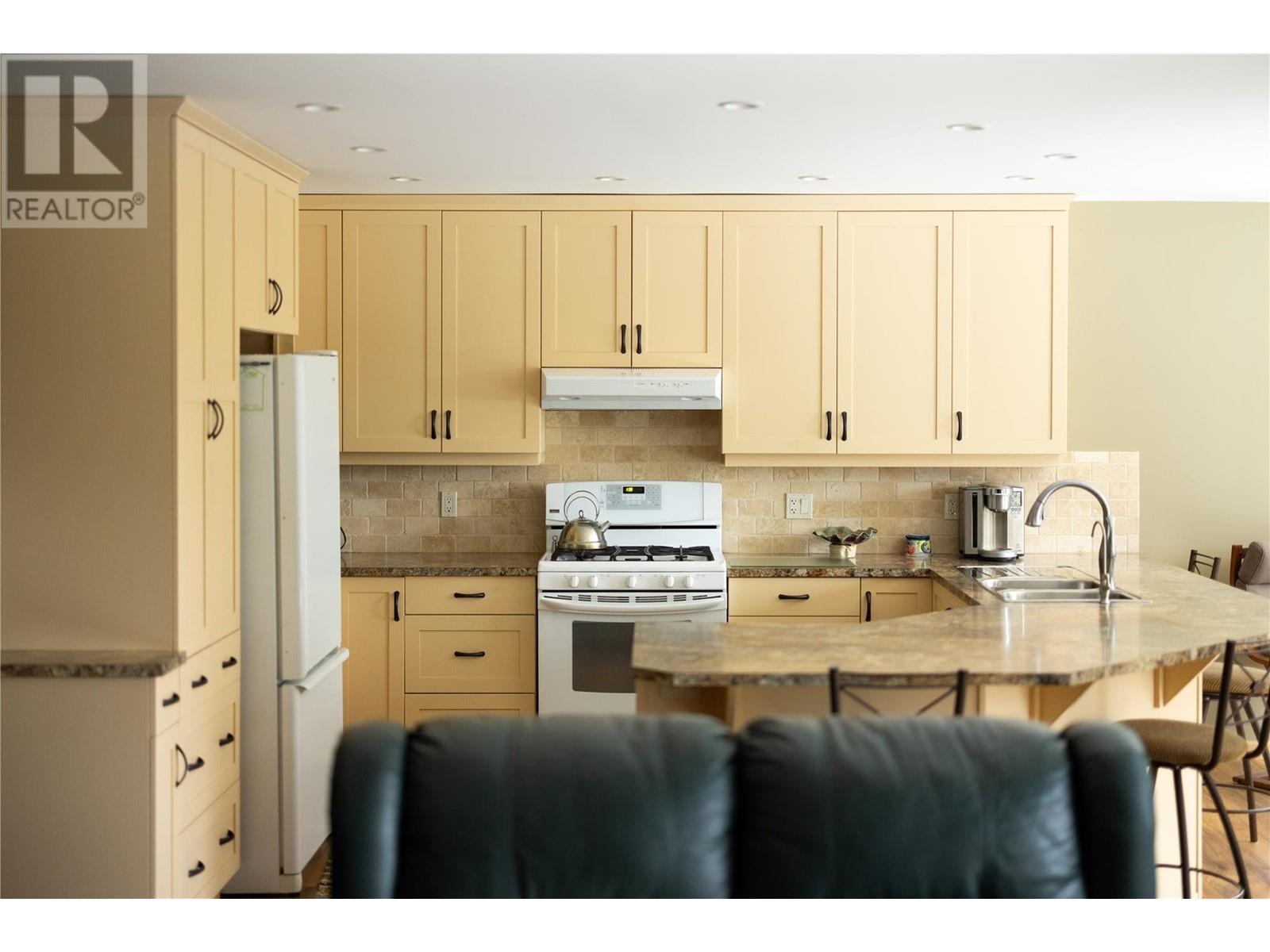  7868 Wallace Road, Vernon