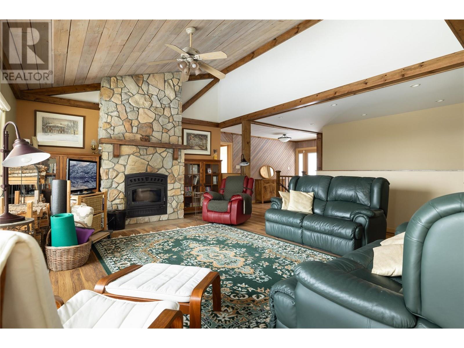  7868 Wallace Road, Vernon