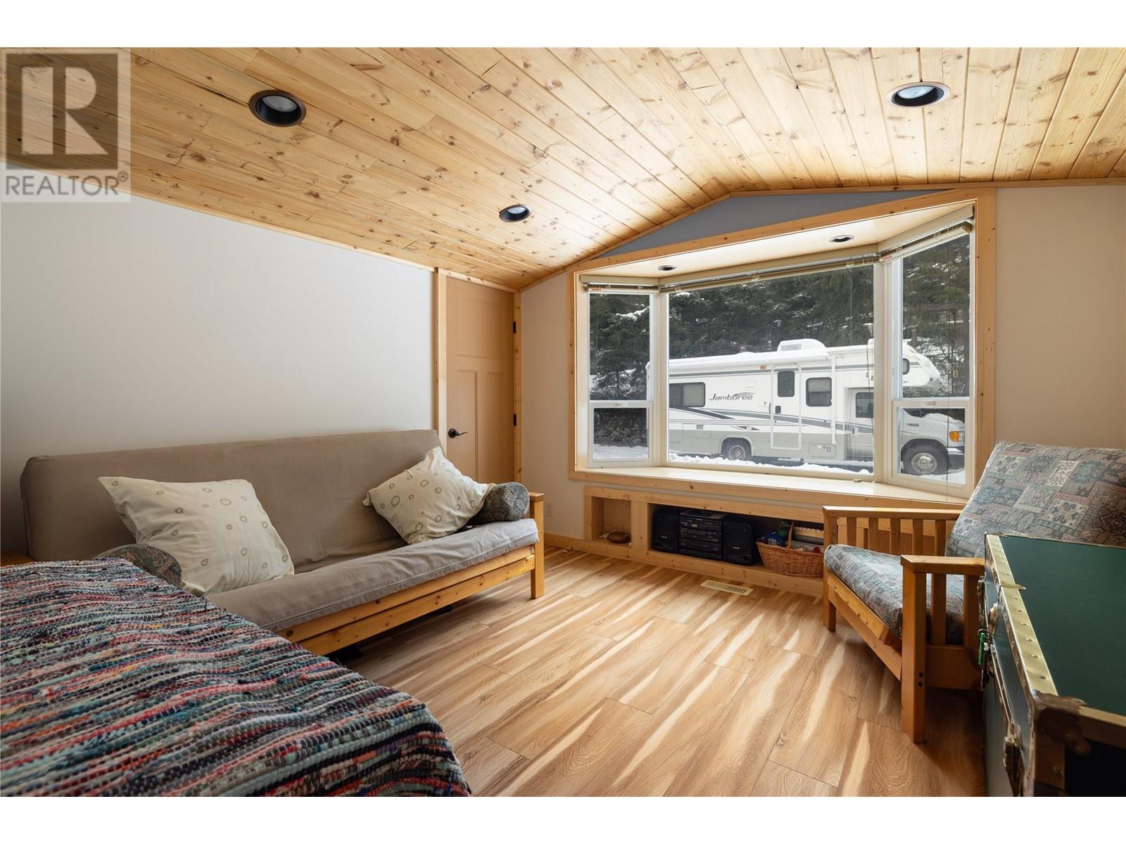  7868 Wallace Road, Vernon