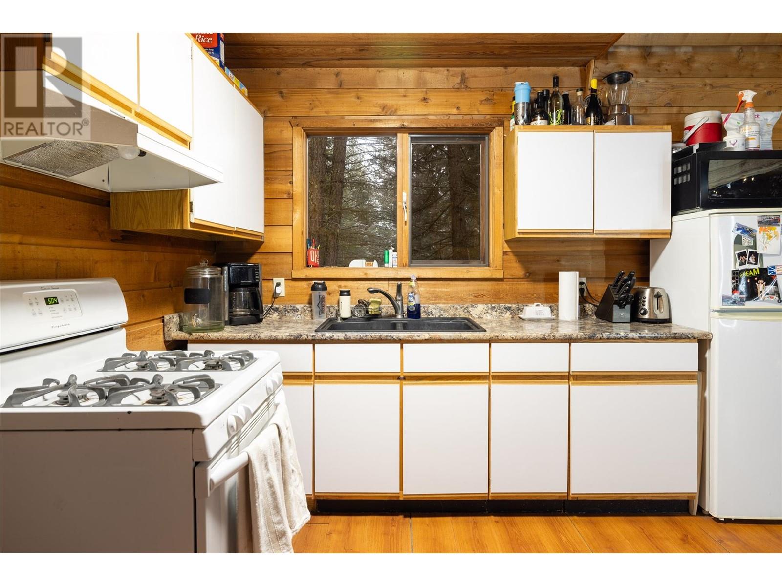  7868 Wallace Road, Vernon