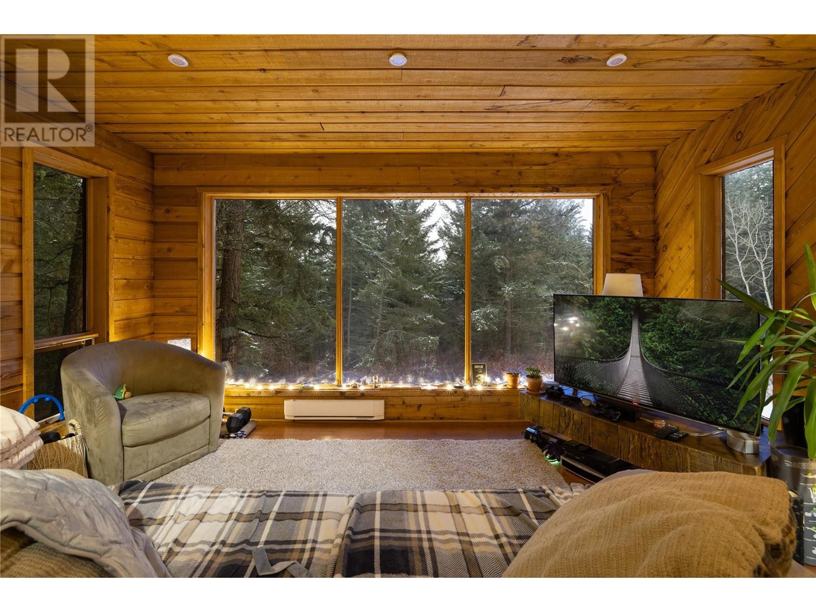  7868 Wallace Road, Vernon