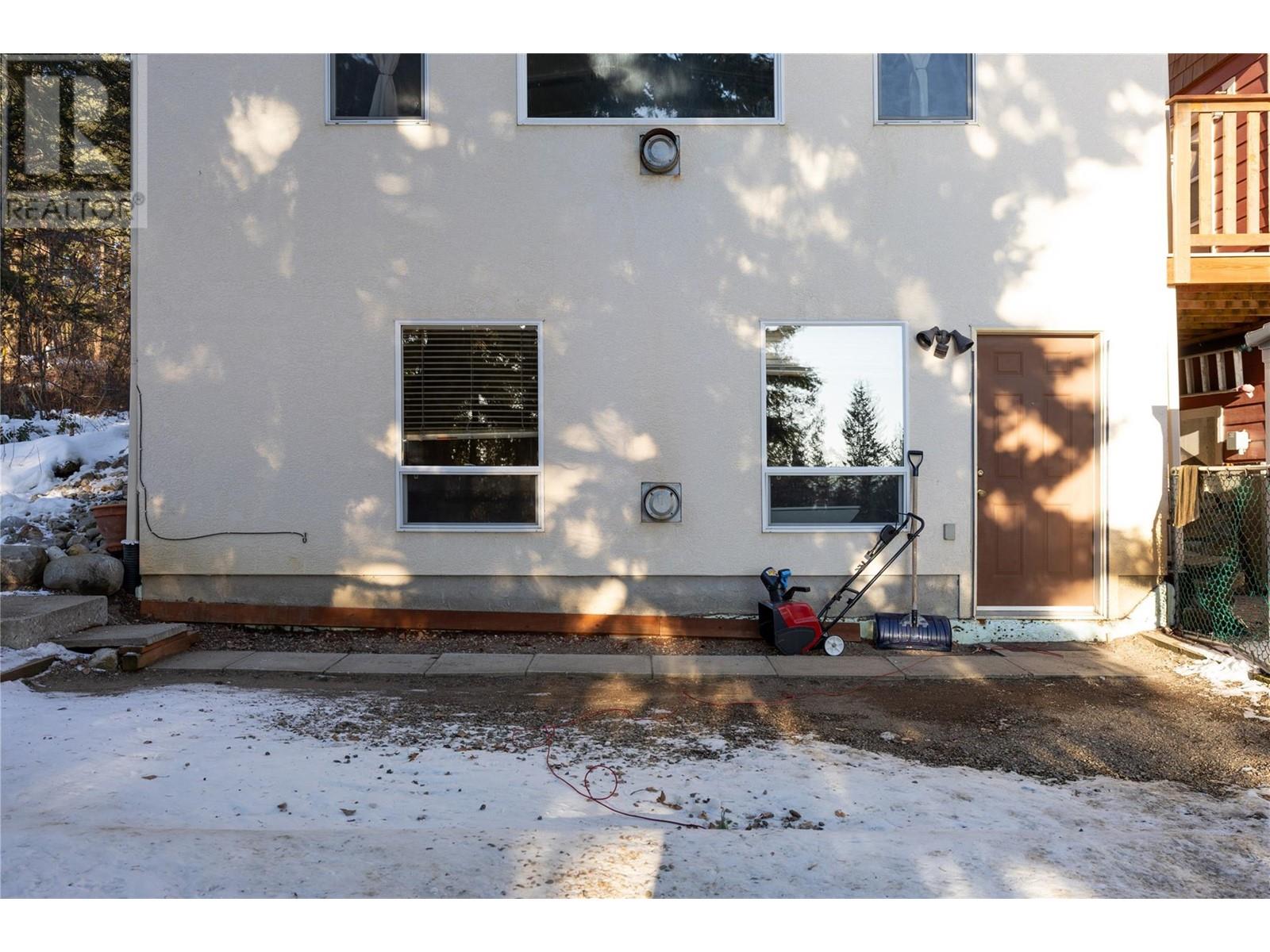  7868 Wallace Road, Vernon