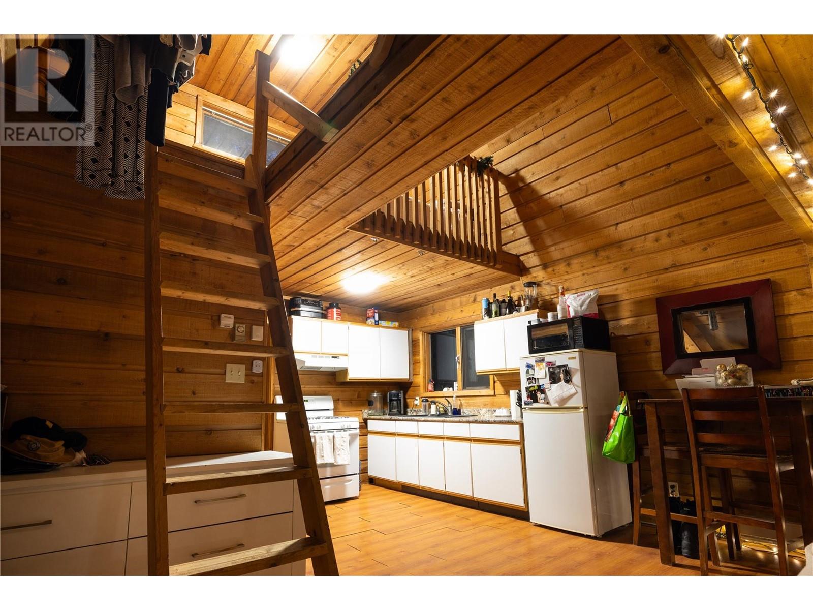 7868 Wallace Road, Vernon