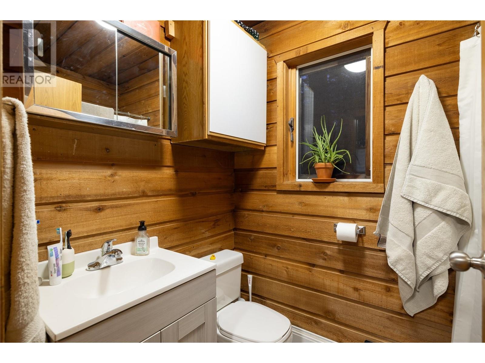  7868 Wallace Road, Vernon