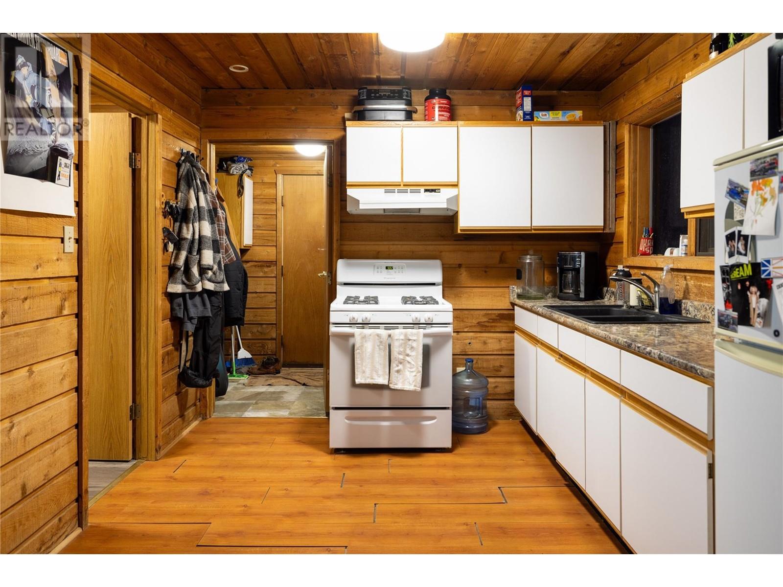  7868 Wallace Road, Vernon