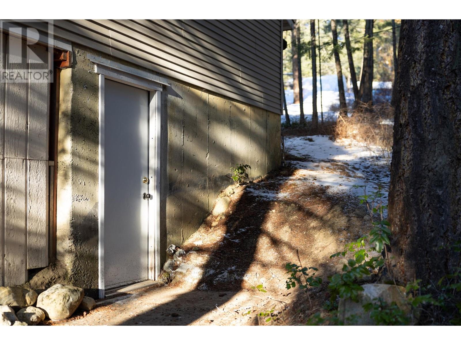  7868 Wallace Road, Vernon