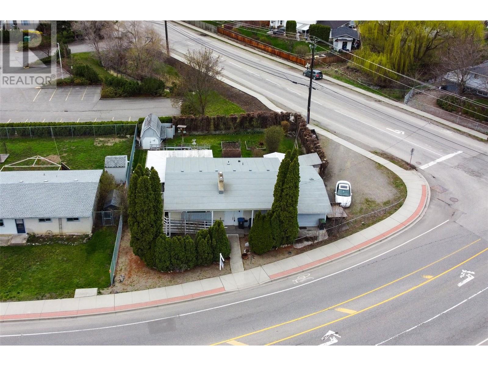 1911 Cross Road, Kelowna