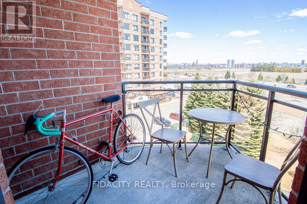 Photo 4 of 5 C 310 Central Park Drive, Ottawa ON