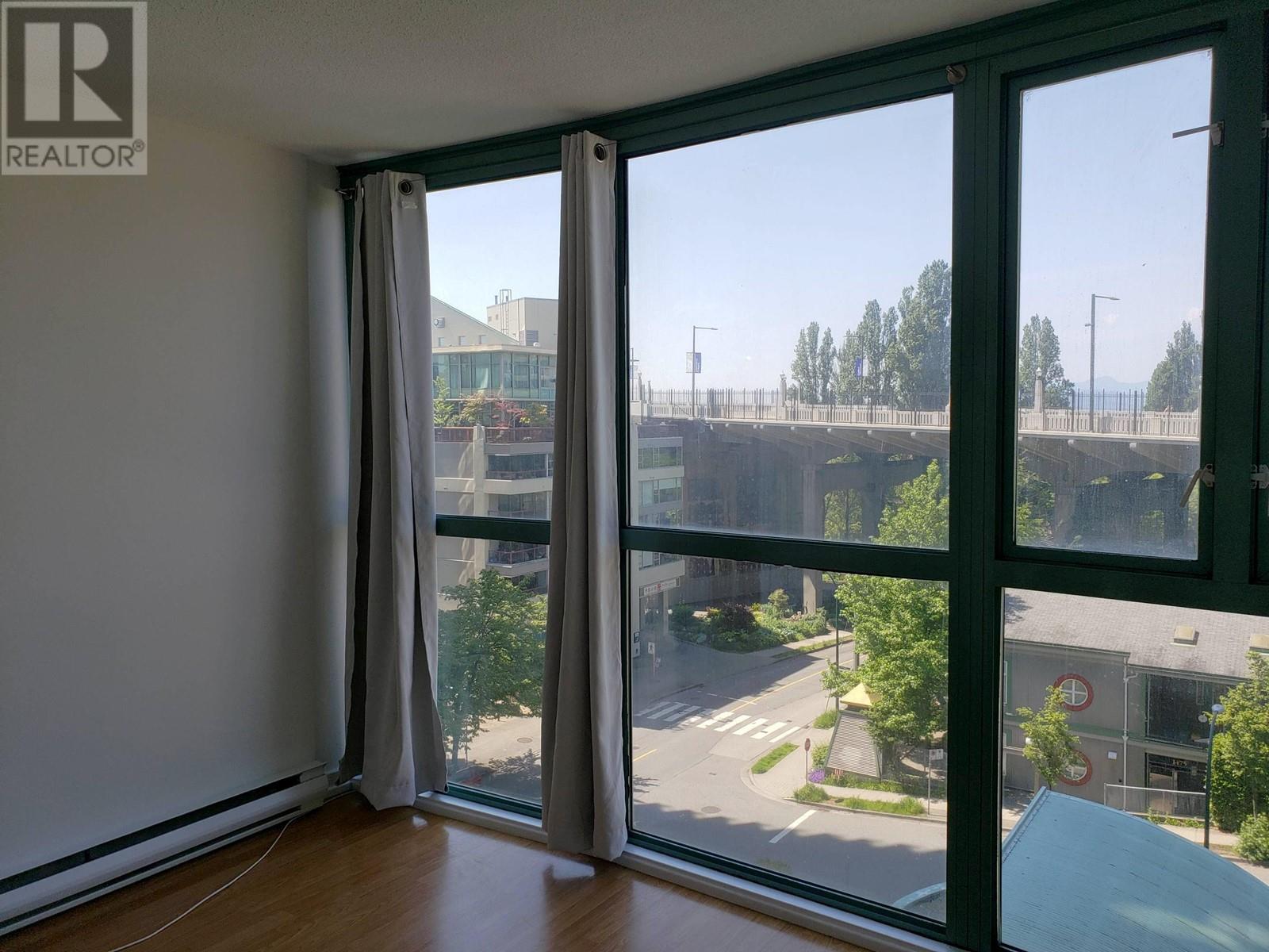Photo 13 of 601 907 Beach Avenue, Vancouver BC