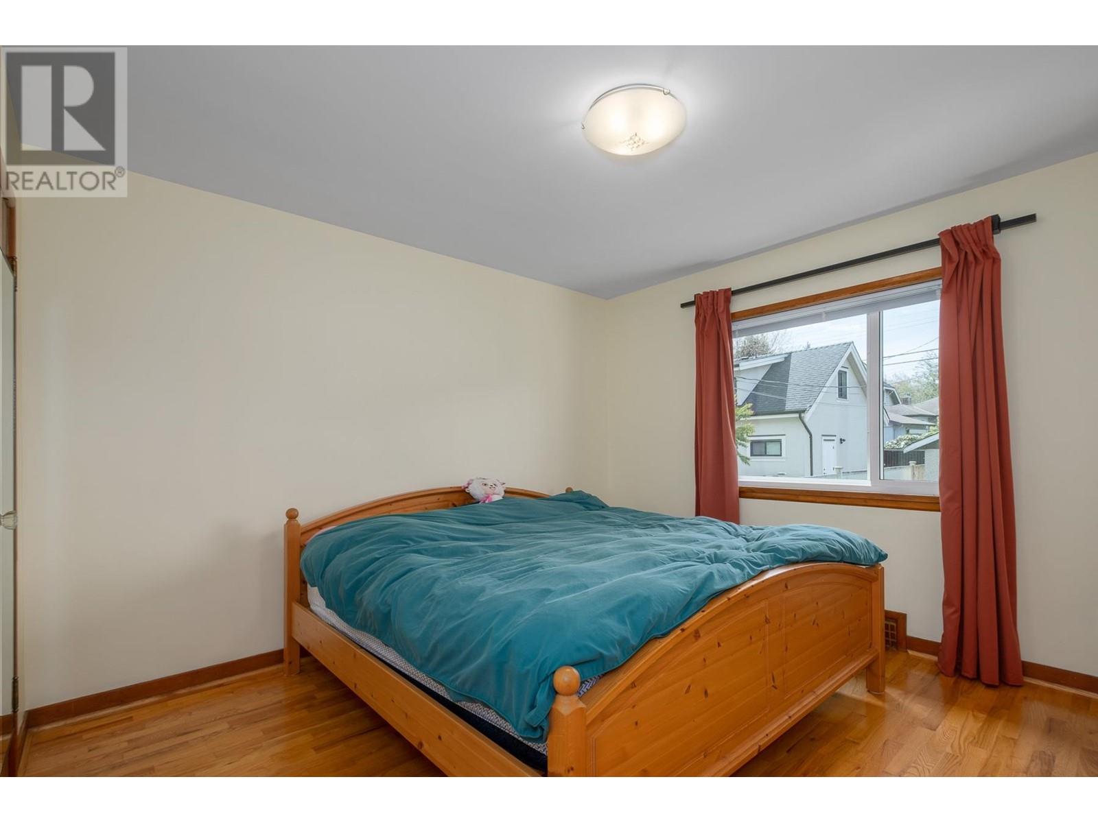 Photo 10 of 930 E 40th Avenue, Vancouver BC