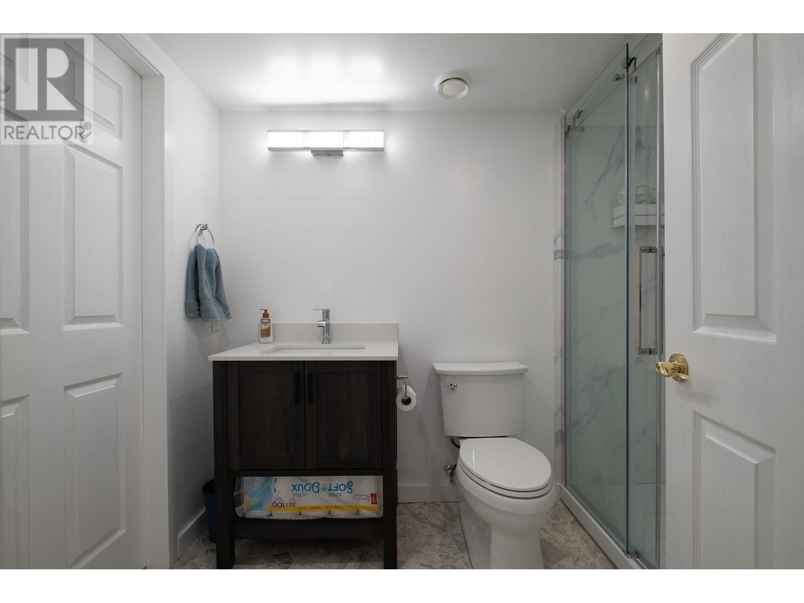 Photo 13 of 930 E 40th Avenue, Vancouver BC