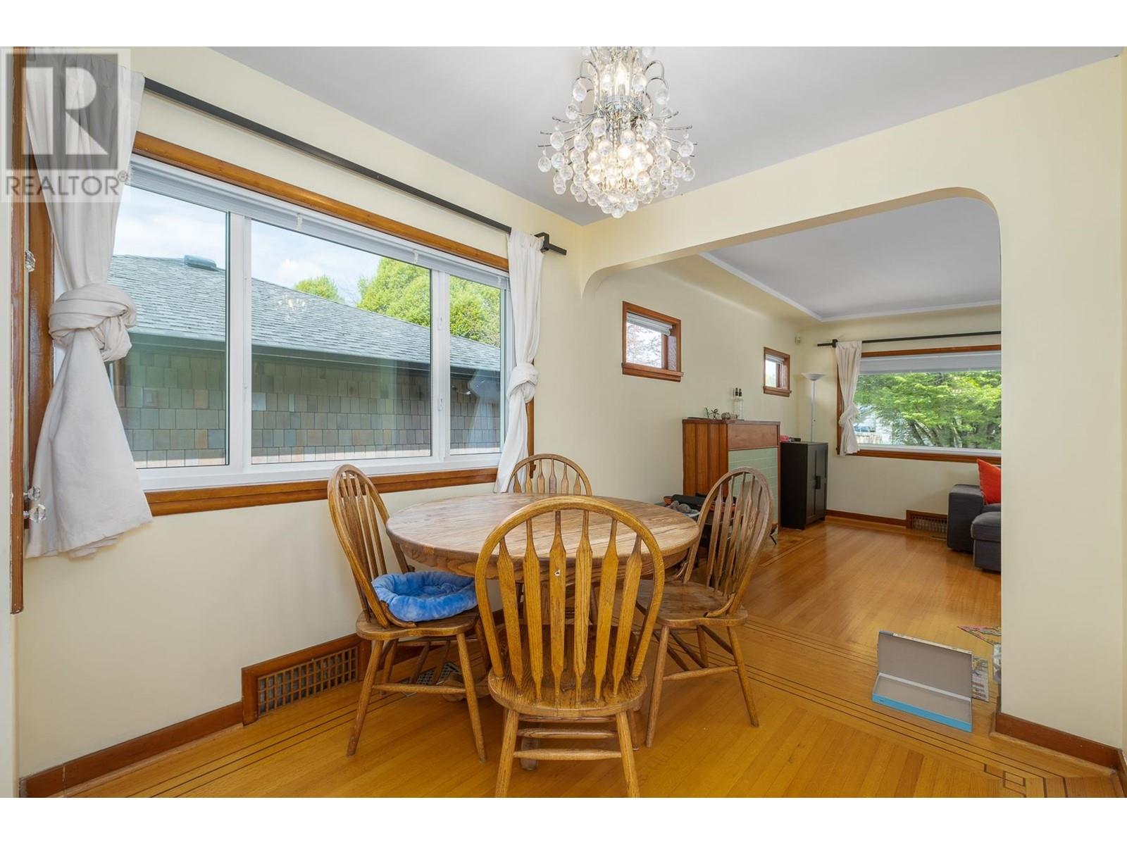 Photo 5 of 930 E 40th Avenue, Vancouver BC