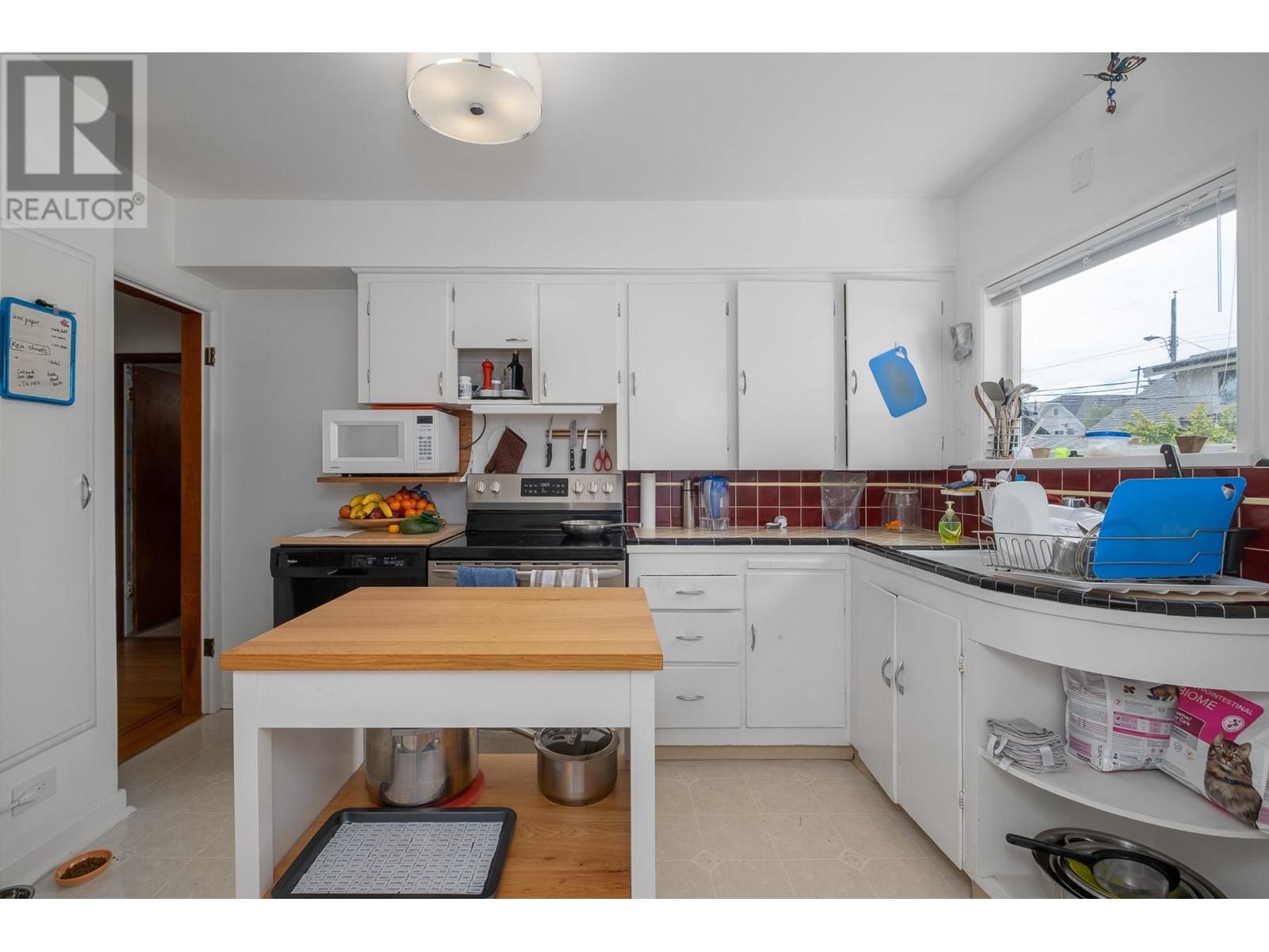 Photo 6 of 930 E 40th Avenue, Vancouver BC