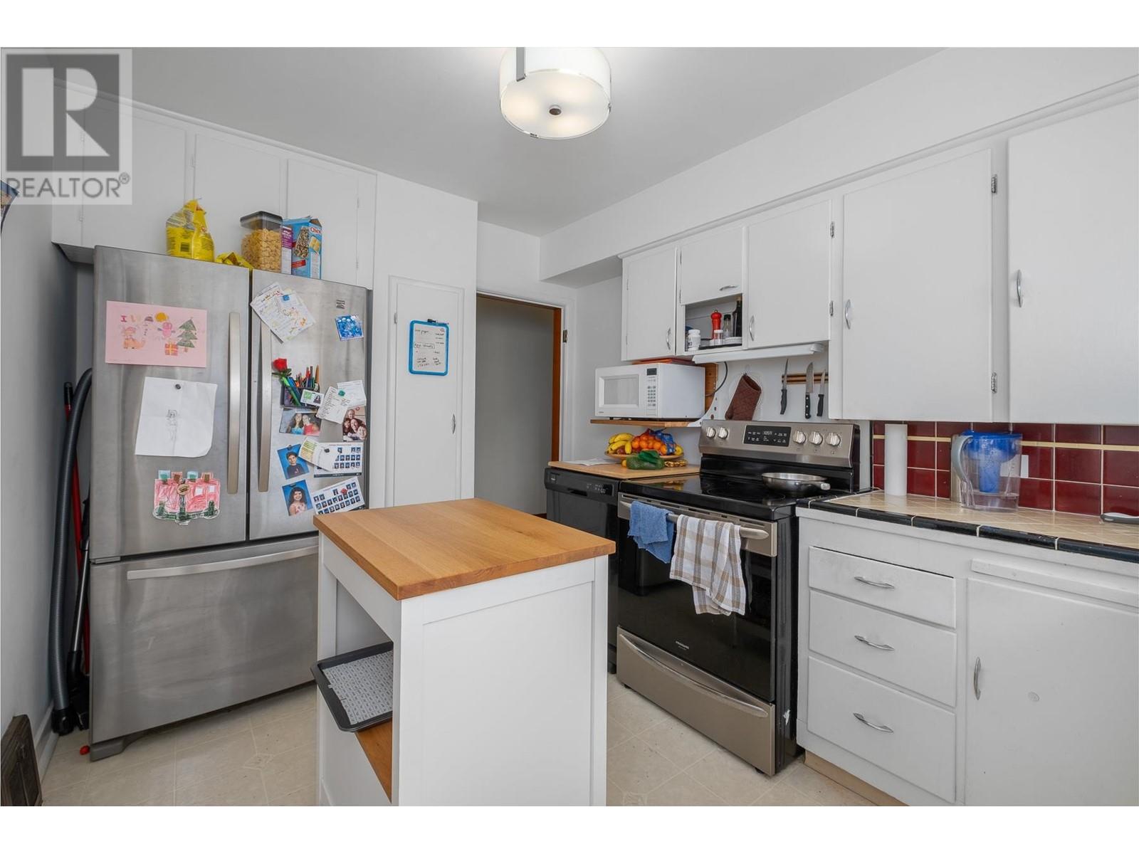 Photo 7 of 930 E 40th Avenue, Vancouver BC