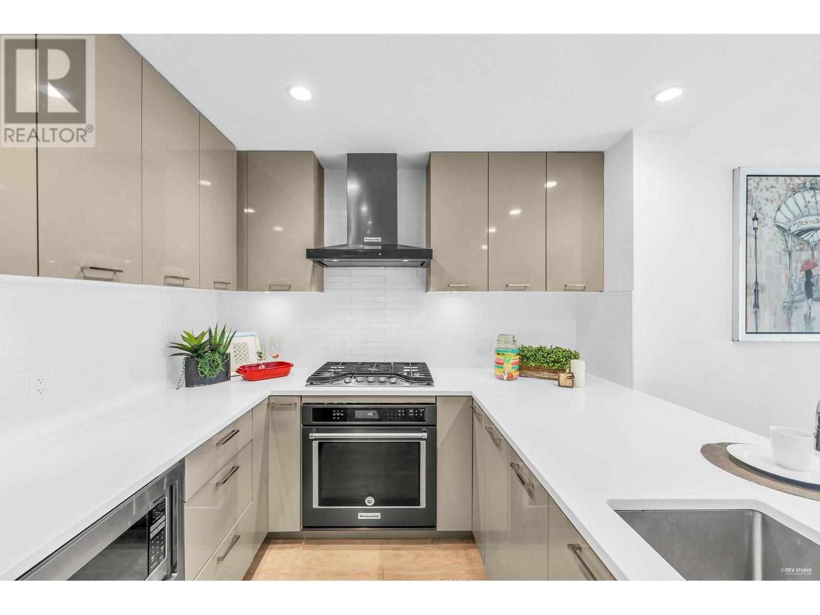 Photo 6 of 316 3581 Ross Drive, Vancouver BC