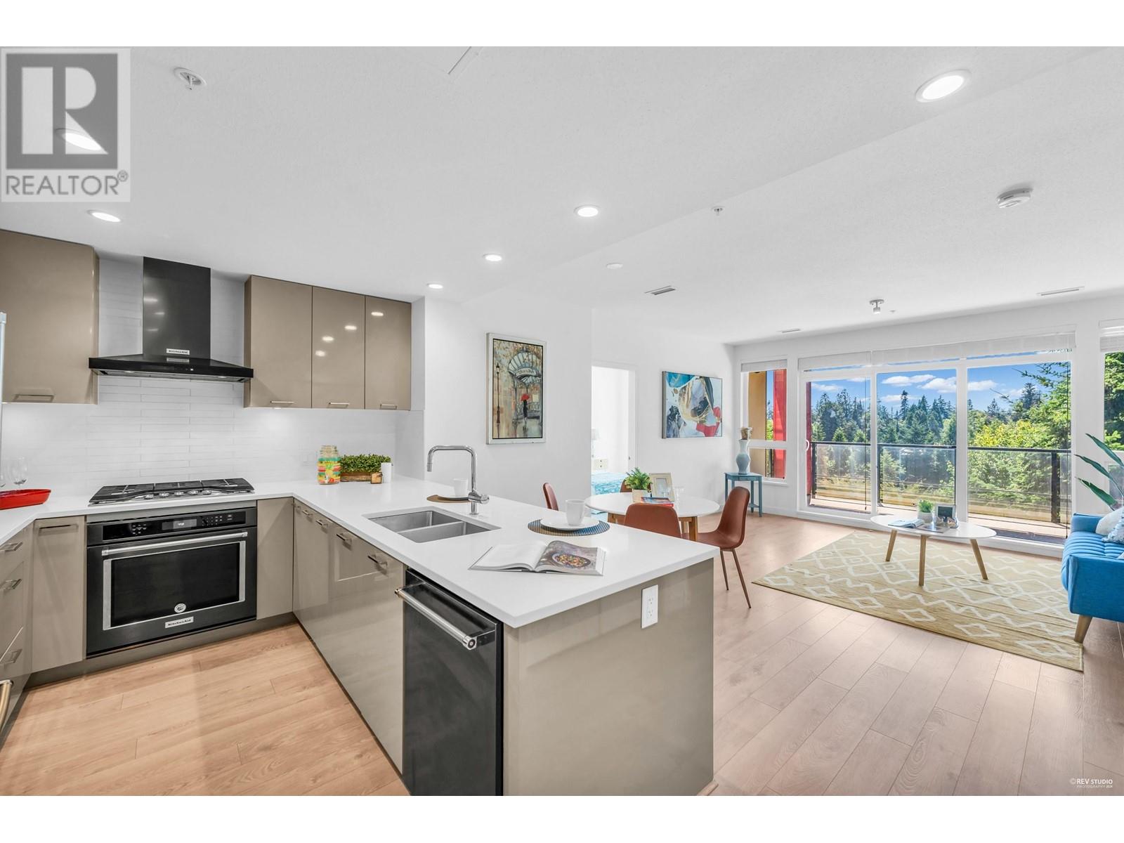 Photo 7 of 316 3581 Ross Drive, Vancouver BC