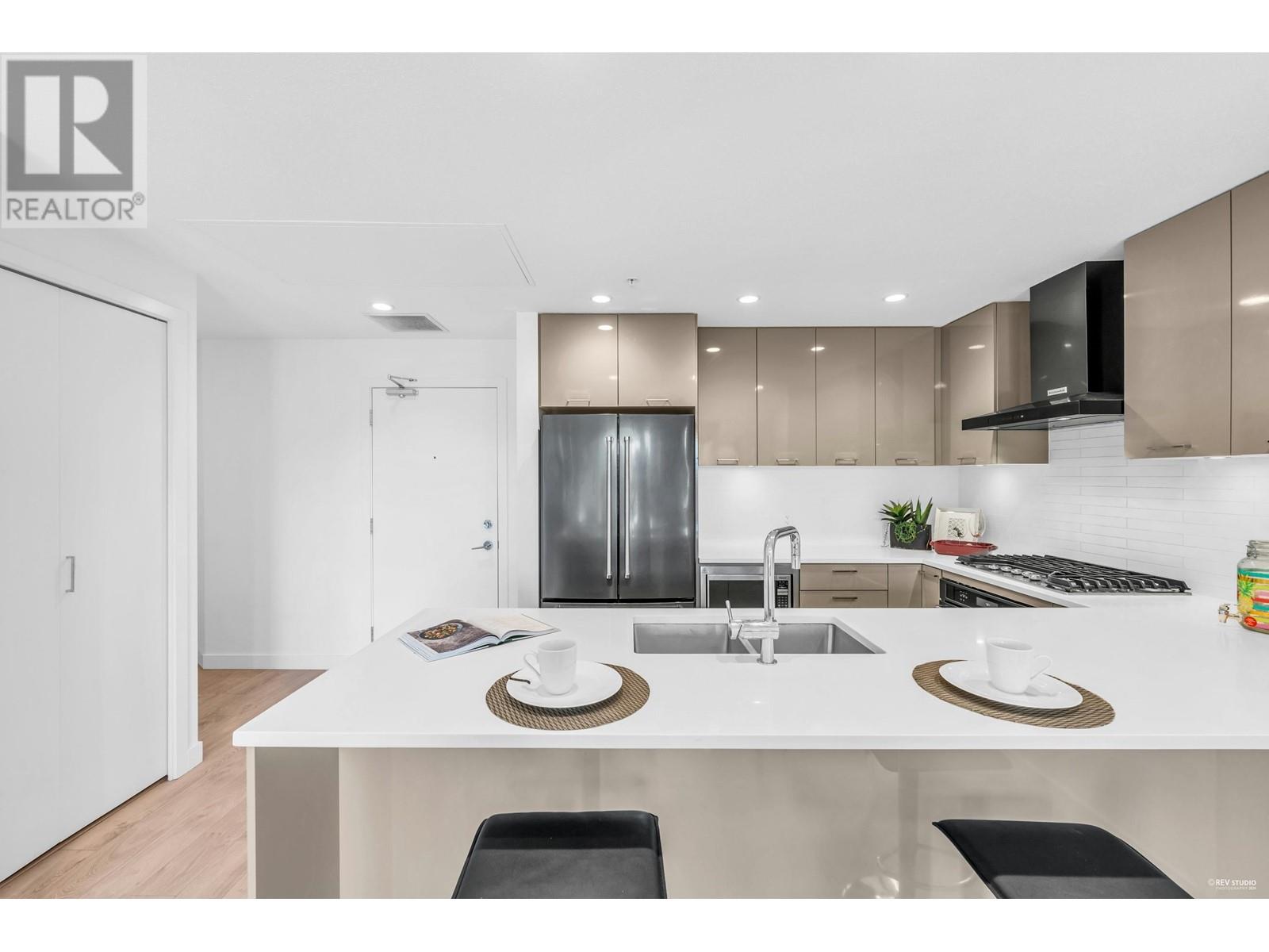 Photo 9 of 316 3581 Ross Drive, Vancouver BC