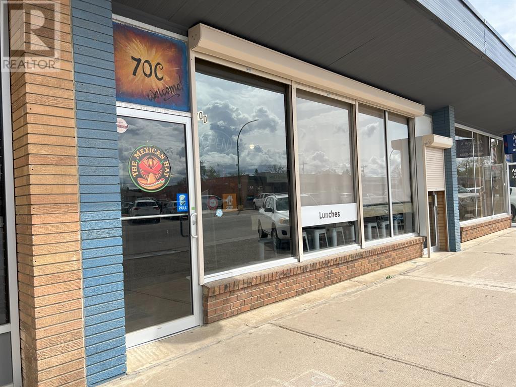 Photo 1 of 70 C 8 Street Nw, Medicine Hat AB