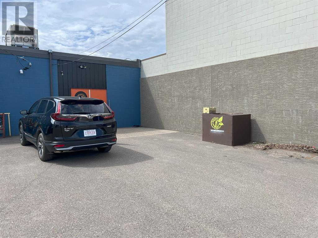 Photo 3 of 70 C 8 Street Nw, Medicine Hat AB
