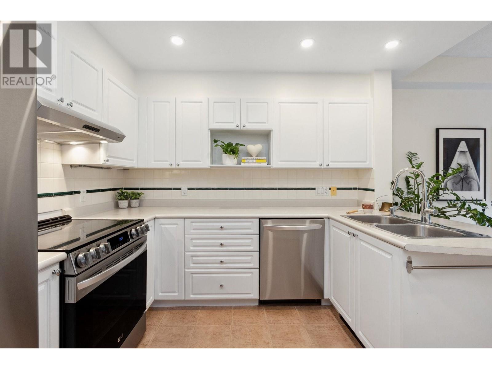 203 3600 WINDCREST DRIVE, North Vancouver