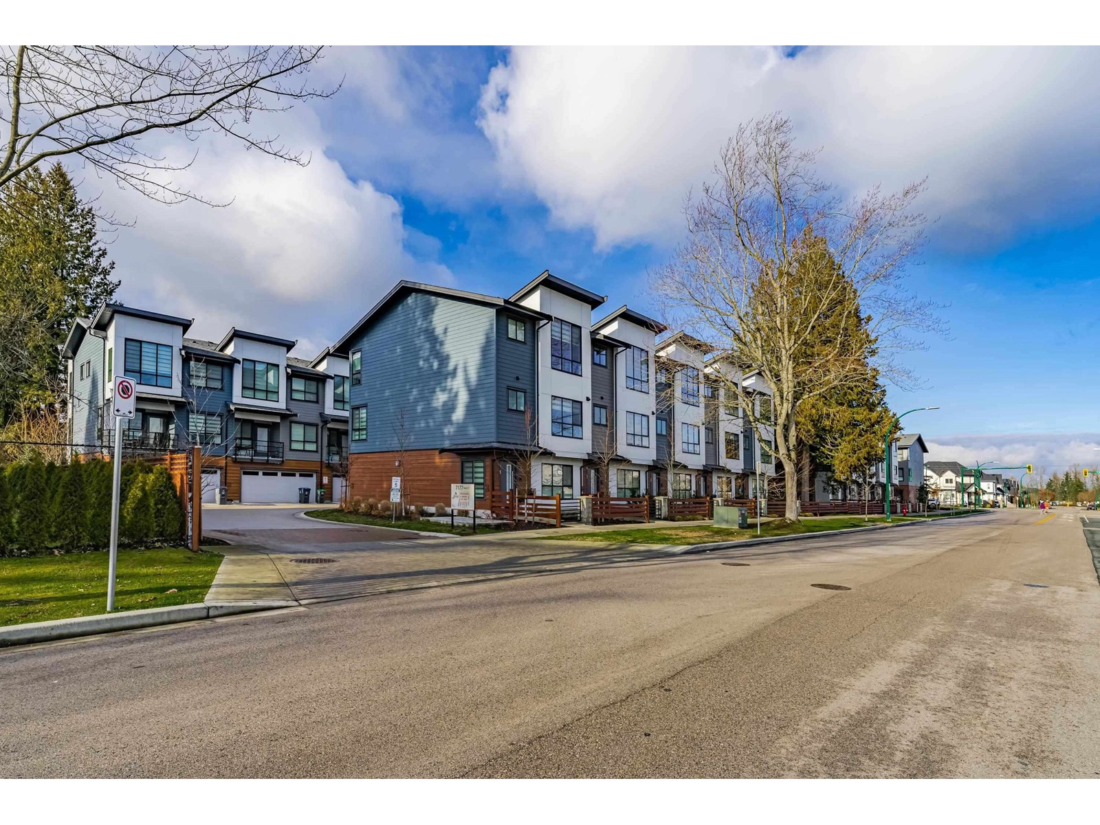Photo 1 of 71 7177 194 A Street Street, Surrey BC