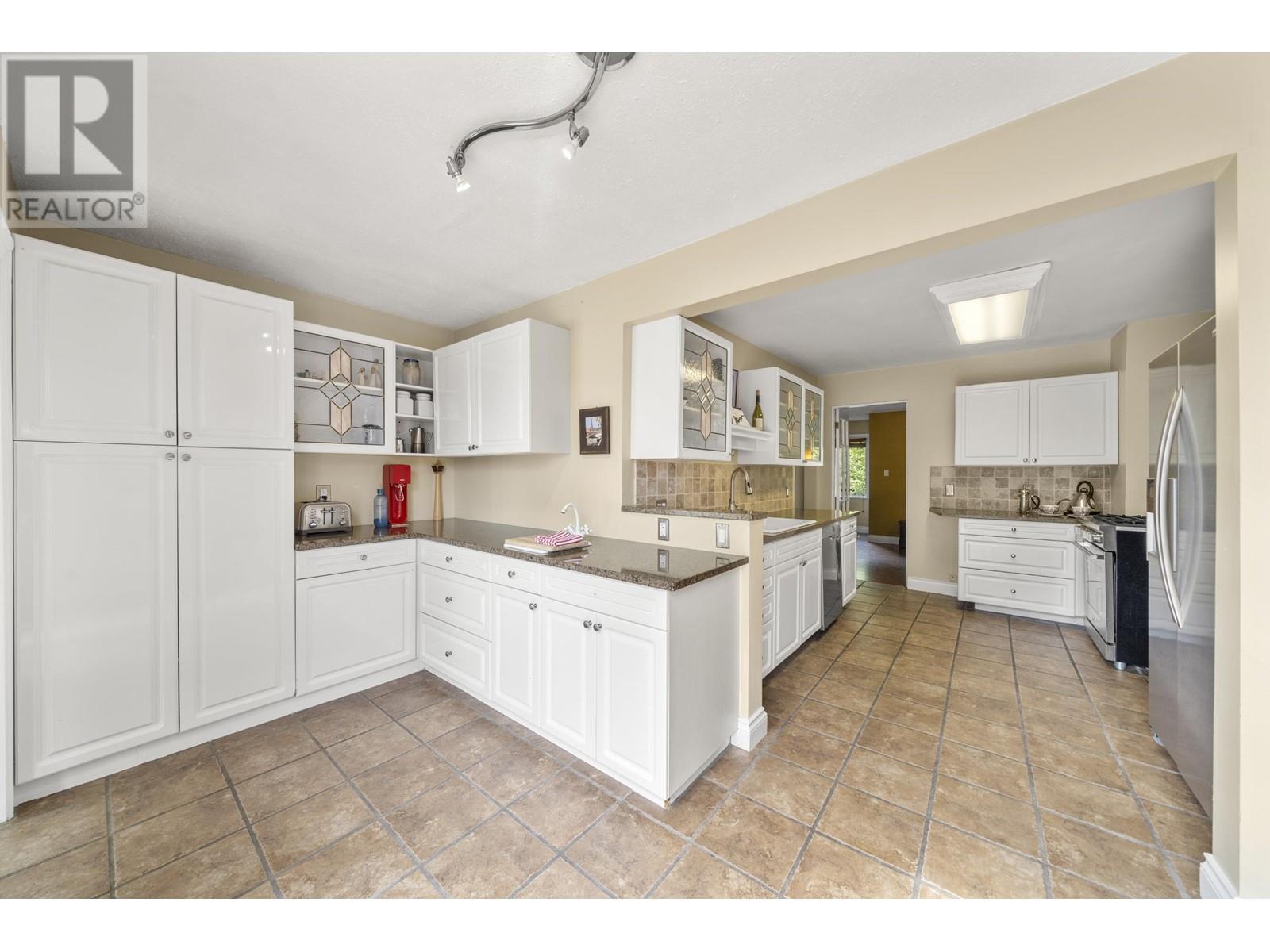 1588 INGLEWOOD AVENUE, West Vancouver
