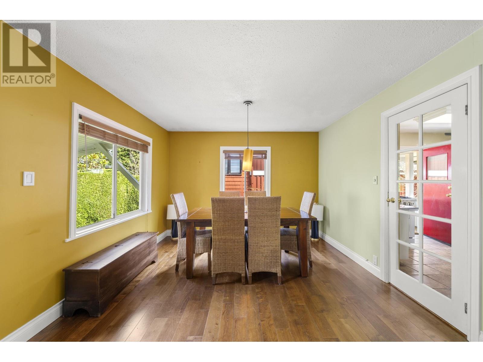 1588 INGLEWOOD AVENUE, West Vancouver
