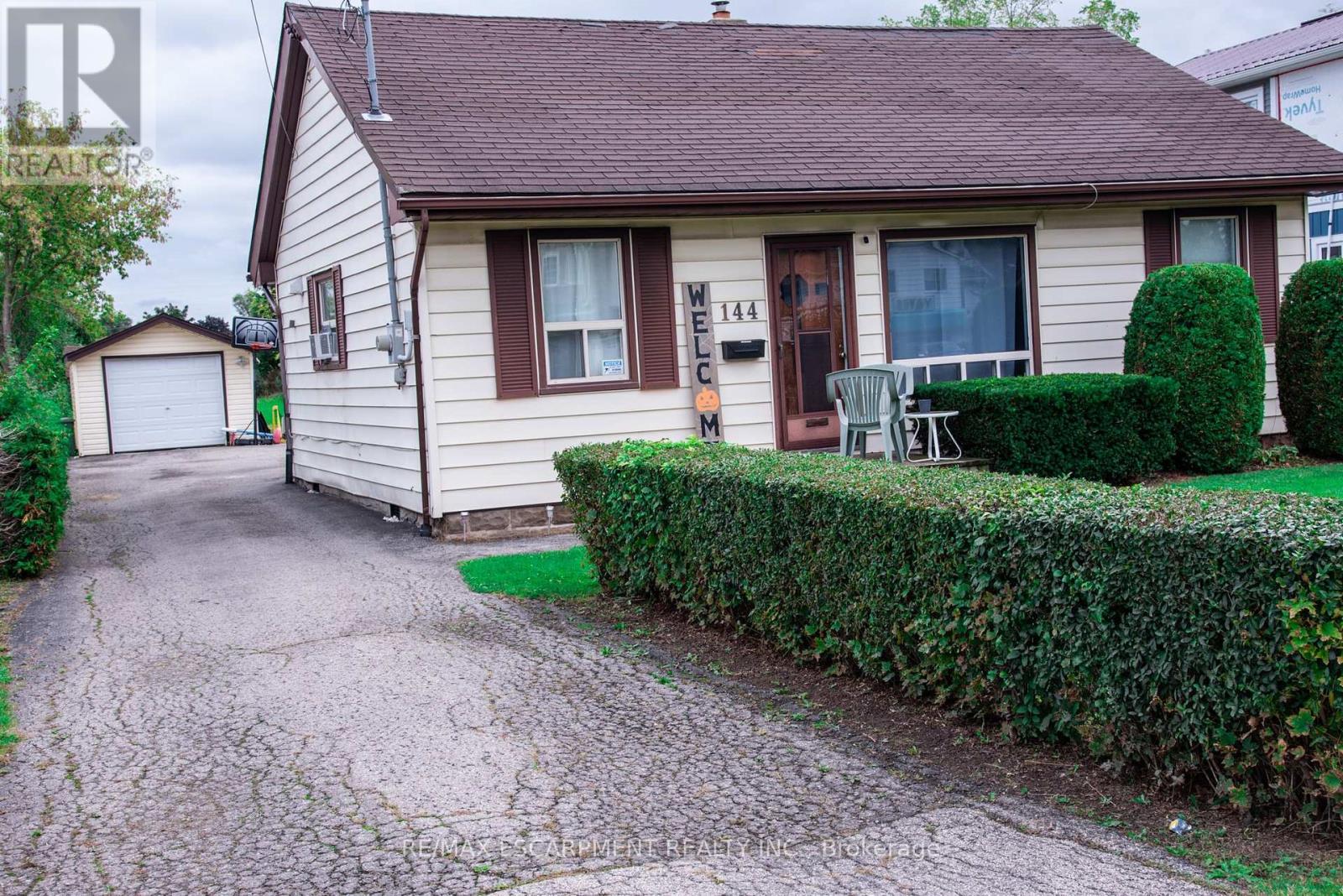 144 GREEN ROAD - 1