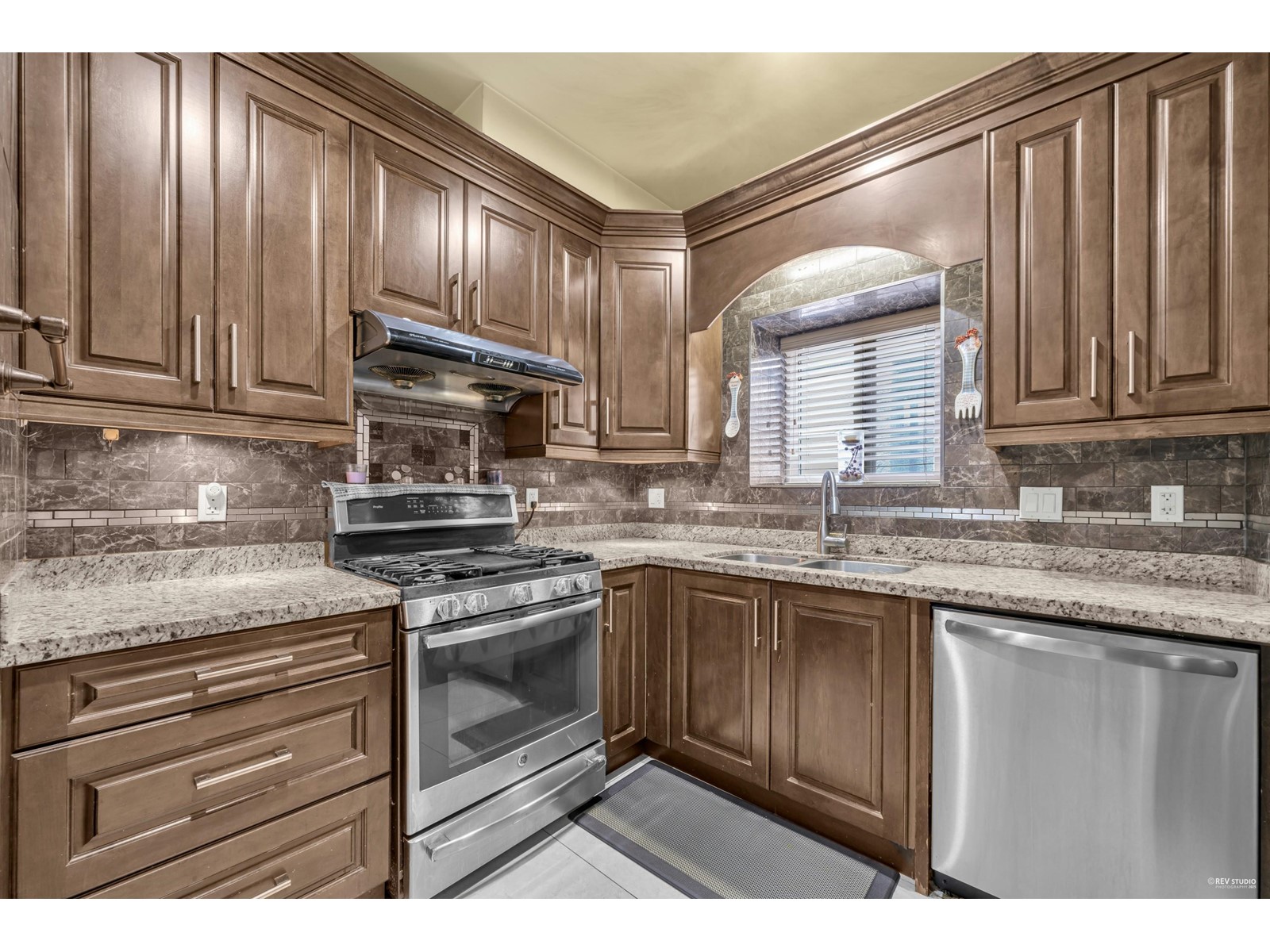 Photo 17 of 5838 124 A Street, Surrey BC