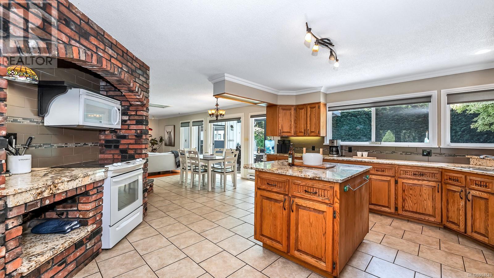 1176 Shawnigan-Mill Bay Rd, Mill Bay