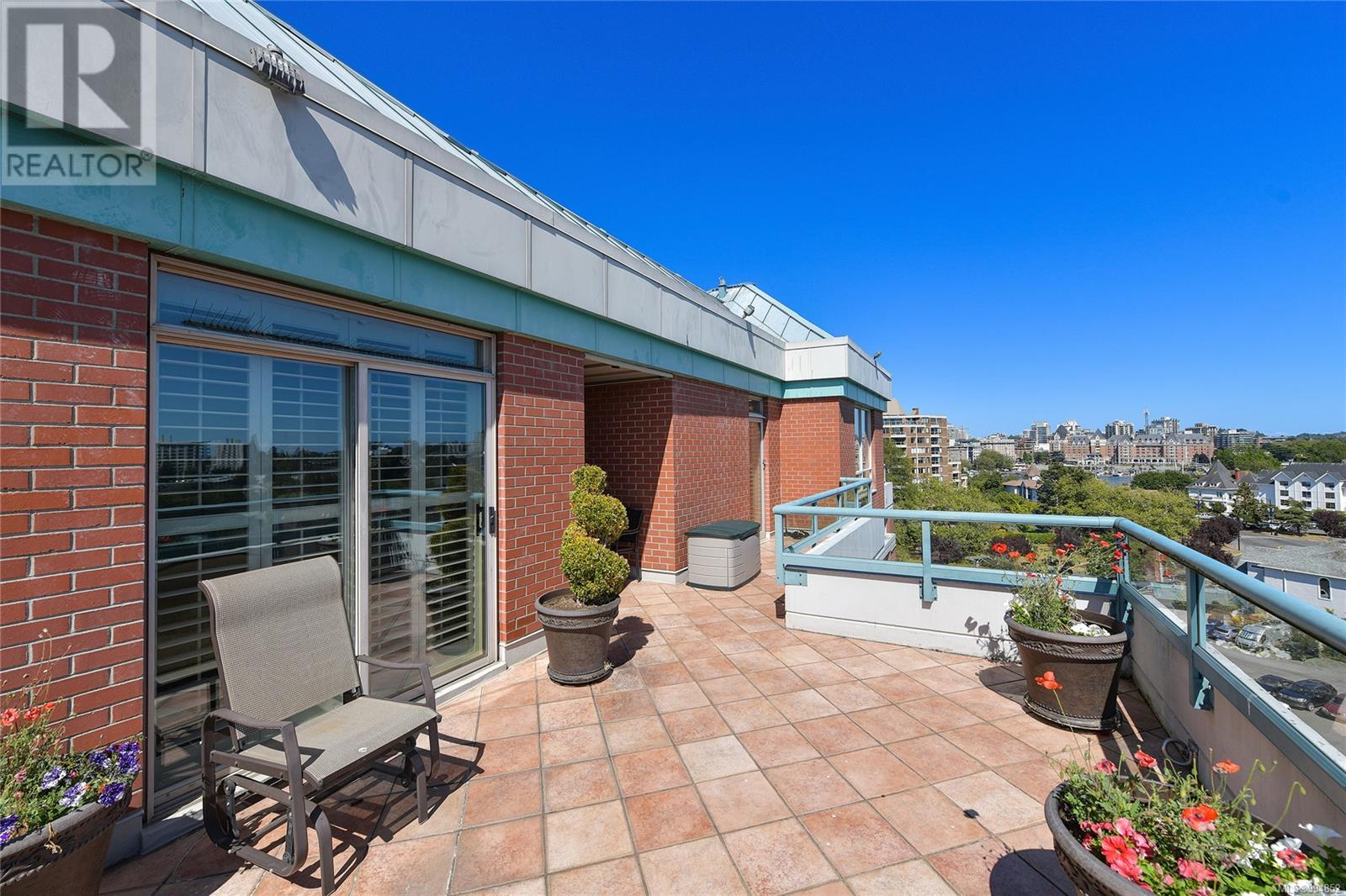 1101 630 Montreal Street, Victoria