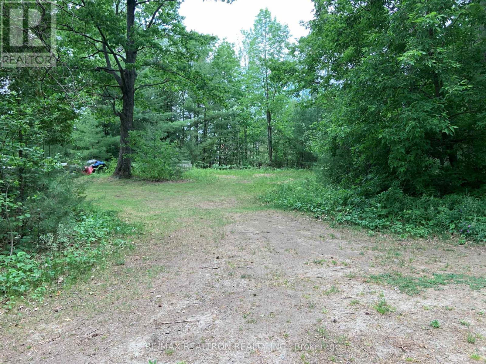 Photo 4 of 8 Poplar Street, Wasaga Beach ON