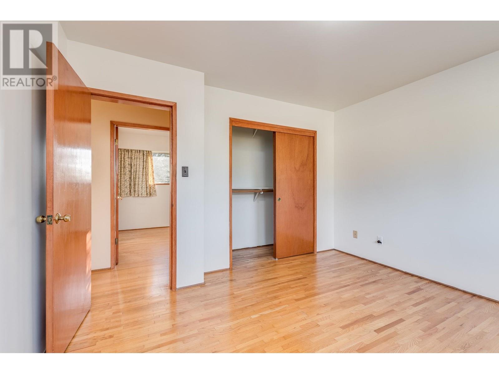 Photo 13 of 7046 Hillview Street, Burnaby BC