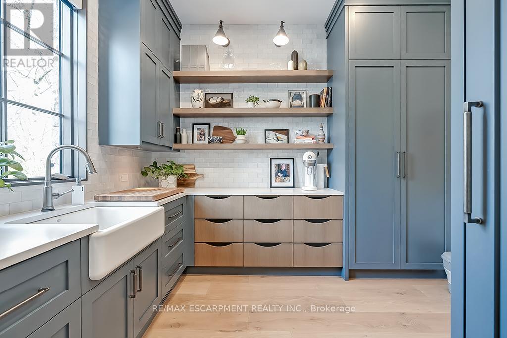 Photo 13 of 3093 Princess Boulevard, Burlington ON