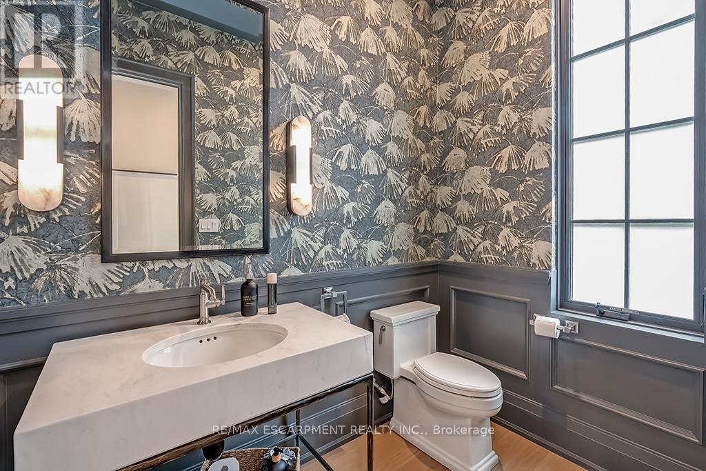 Photo 15 of 3093 Princess Boulevard, Burlington ON