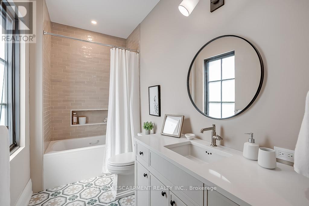 Photo 30 of 3093 Princess Boulevard, Burlington ON