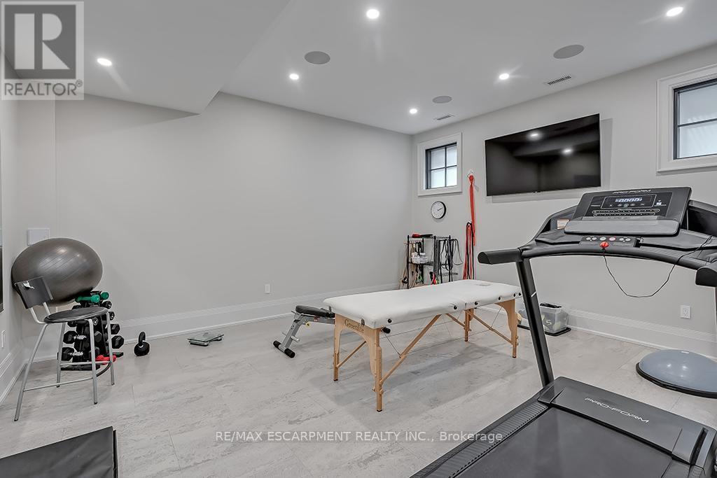 Photo 33 of 3093 Princess Boulevard, Burlington ON
