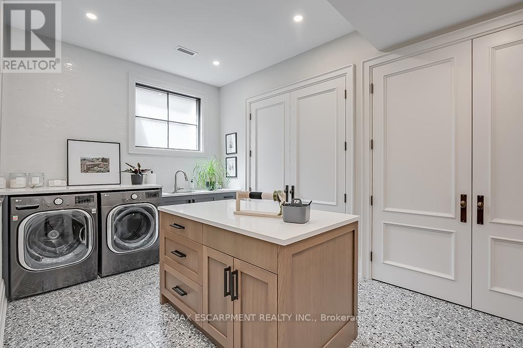 Photo 35 of 3093 Princess Boulevard, Burlington ON