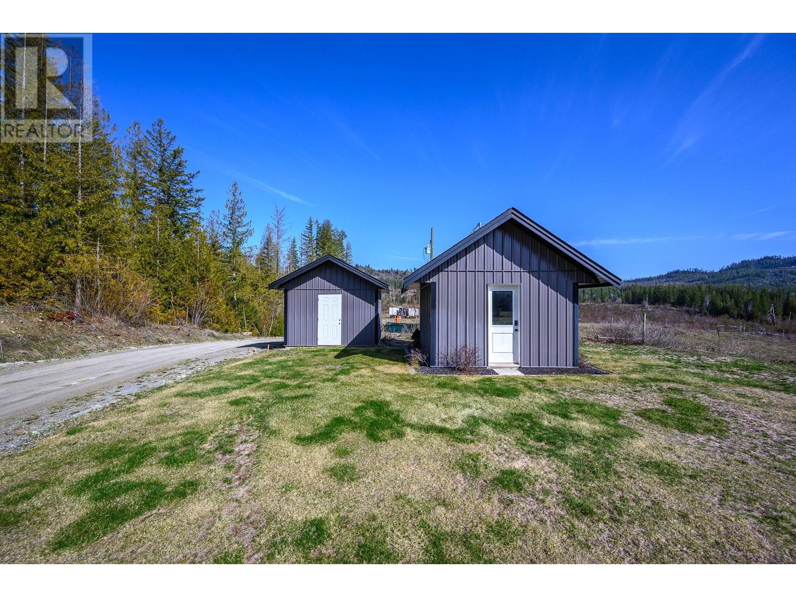  1050 Mallory Road, Enderby