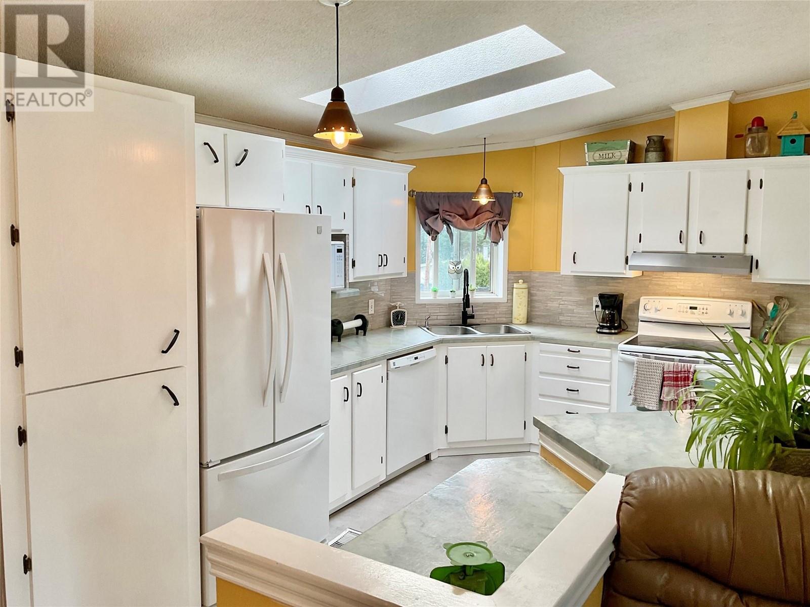 786 Strathmore Avenue, Greenwood