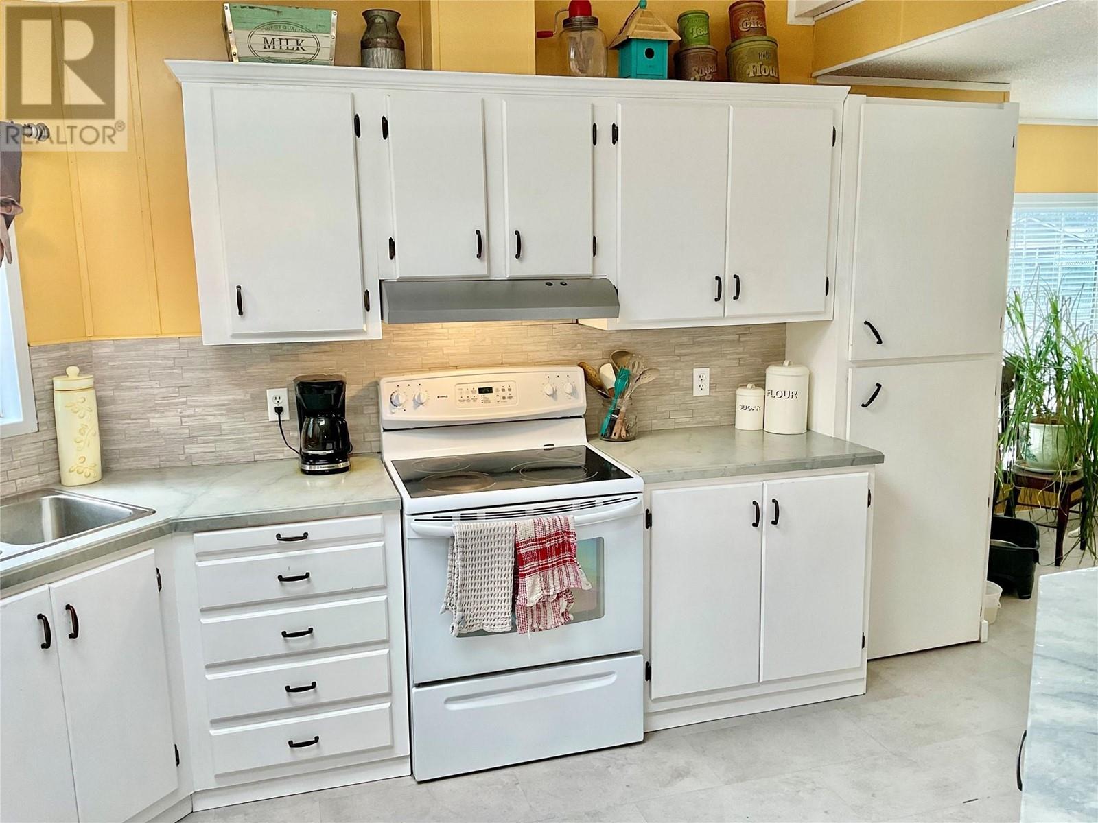 786 Strathmore Avenue, Greenwood