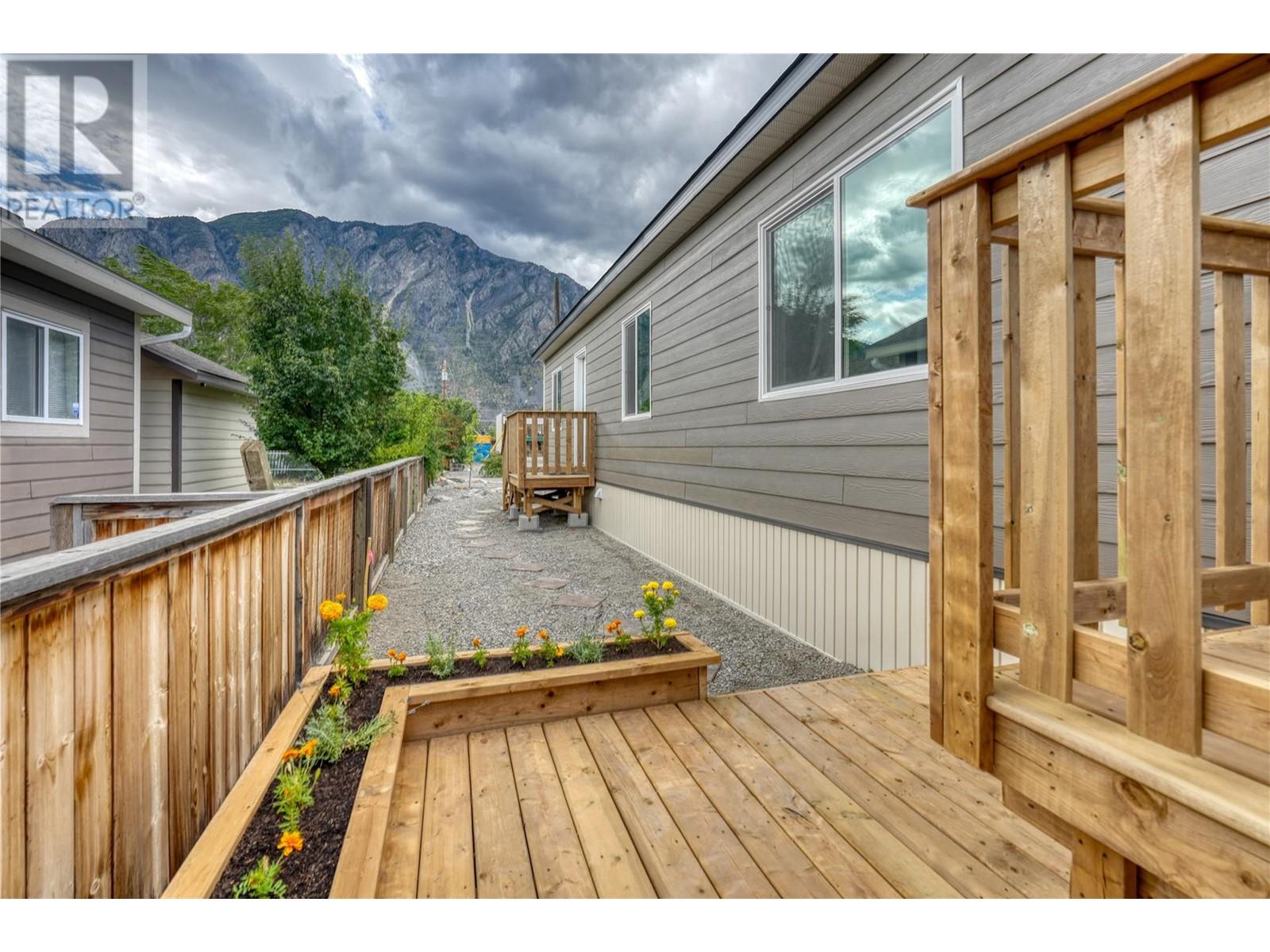  721 6th Avenue, Keremeos