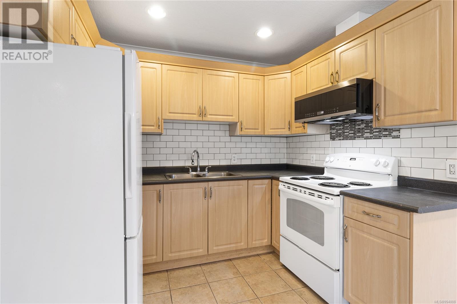 5667 Muggies Way, Nanaimo