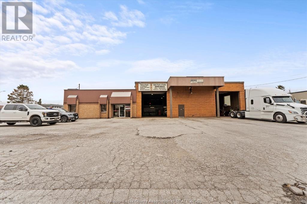 Photo 1 of 910 Hanna Street East, Windsor ON