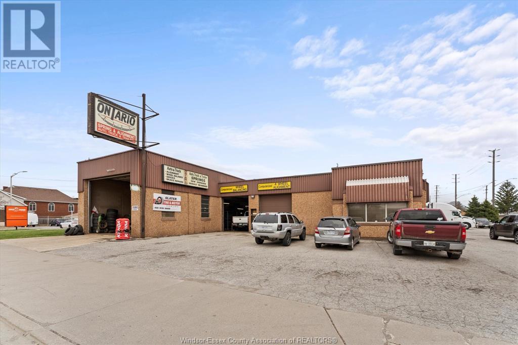 Photo 4 of 910 Hanna Street East, Windsor ON