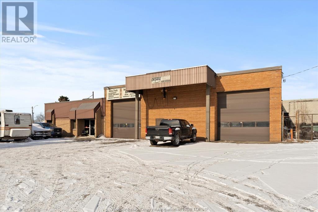 Photo 6 of 910 Hanna Street East, Windsor ON
