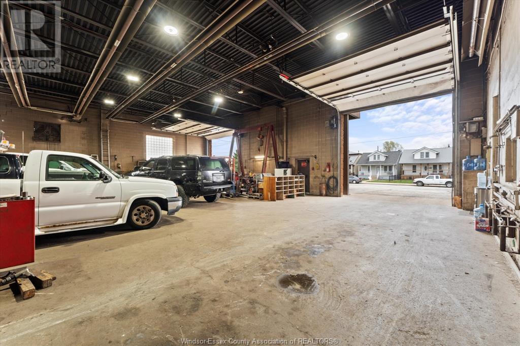 Photo 31 of 910 Hanna Street East, Windsor ON